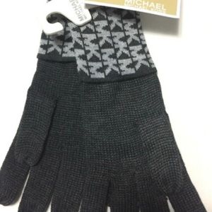 MICHAEL Michael Kors Accessories - NWT Michael Kors Signature Derby Grey Knit Gloves MICHAEL Michael Kors Accessories - NWT Michael Kors Signature Derby Grey Knit Gloves